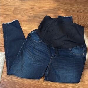 Target Isabel Maternity Skinny Jeans with Raw Hem, size 8/29R
